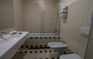 Отель Perkuno Namai Park Hotel Каунас Трехместный номер-3